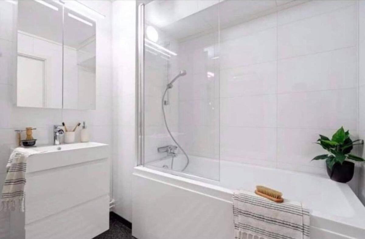 Arctic Inn, Cozy Single Bed Private Room In A Shared Apartment With Stunning Tromso Views المظهر الخارجي الصورة